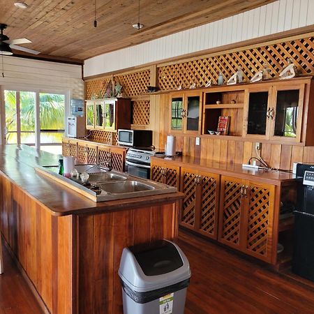 Ashton Court Belize Hotel Белиз Сити Екстериор снимка