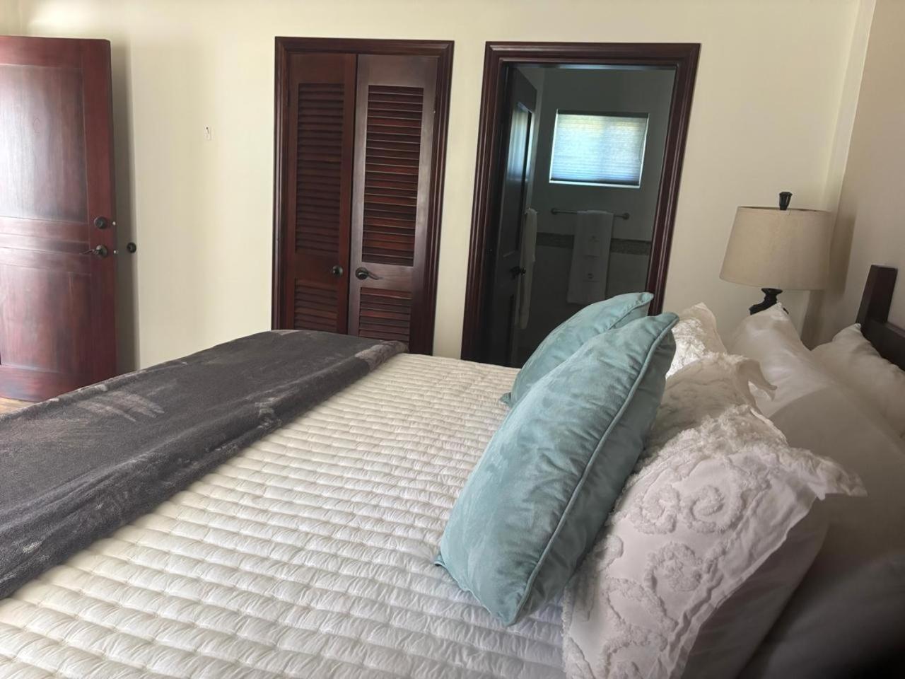 Ashton Court Belize Hotel Белиз Сити Екстериор снимка