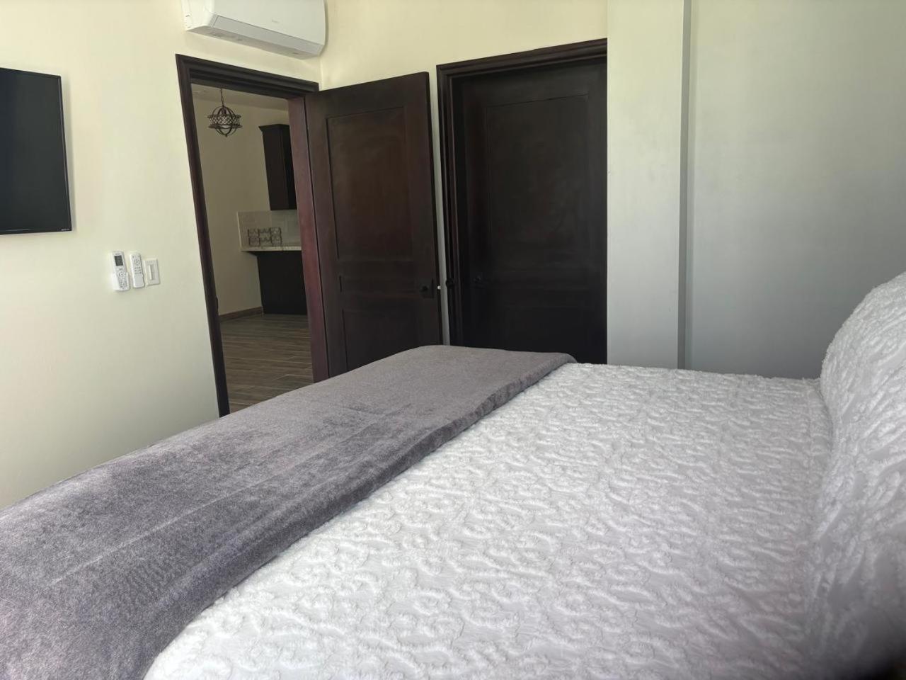 Ashton Court Belize Hotel Белиз Сити Екстериор снимка