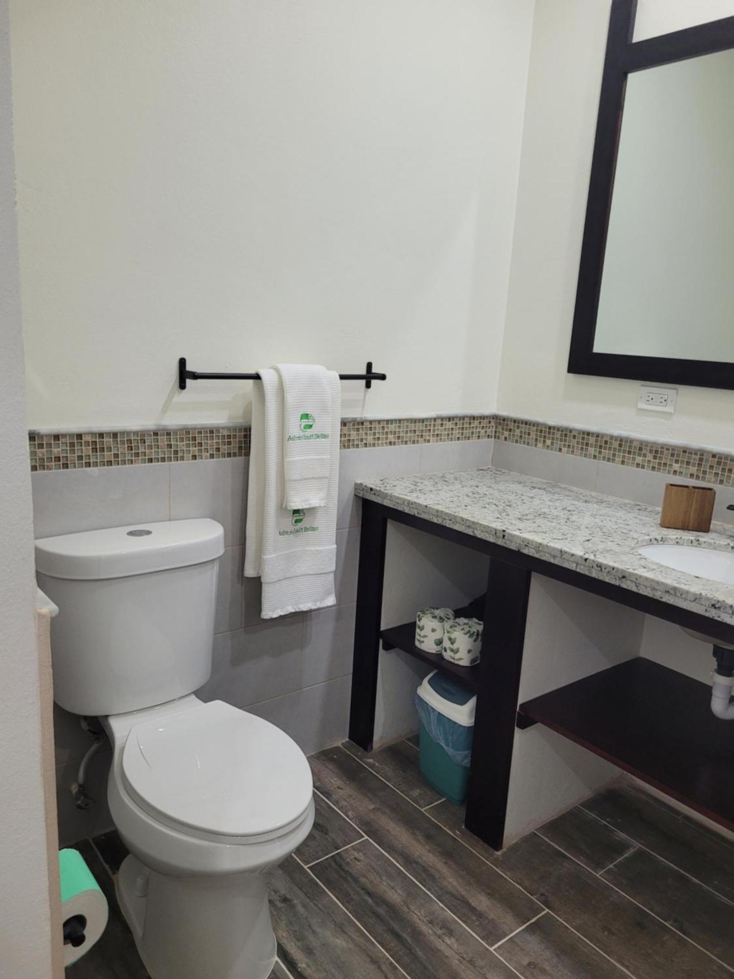 Ashton Court Belize Hotel Белиз Сити Екстериор снимка