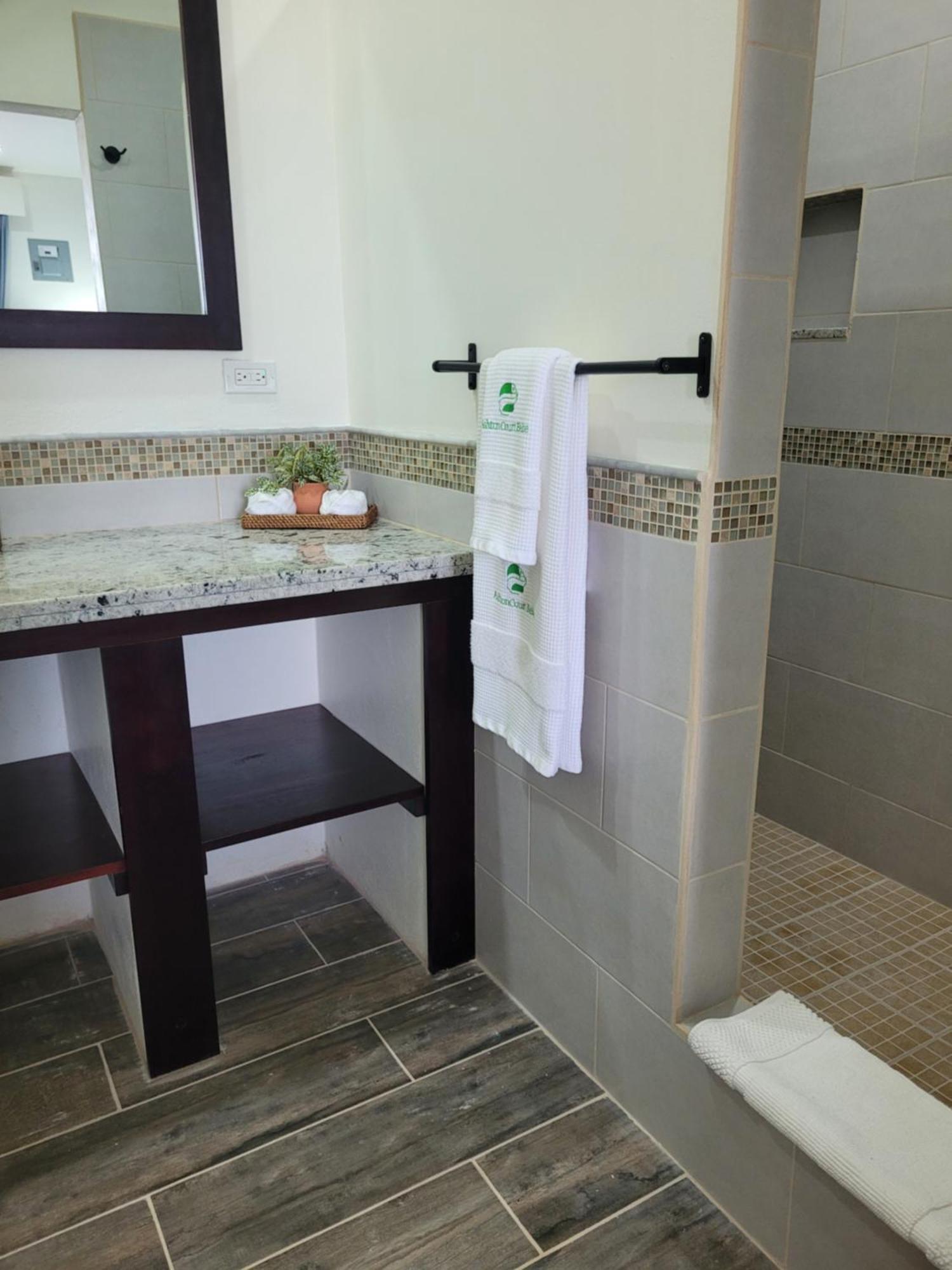 Ashton Court Belize Hotel Белиз Сити Екстериор снимка