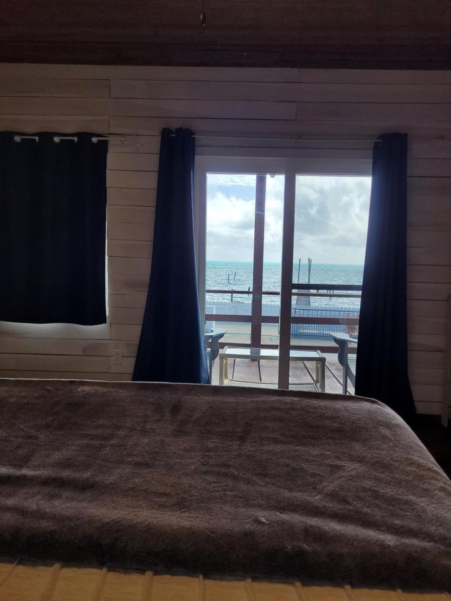 Ashton Court Belize Hotel Белиз Сити Екстериор снимка